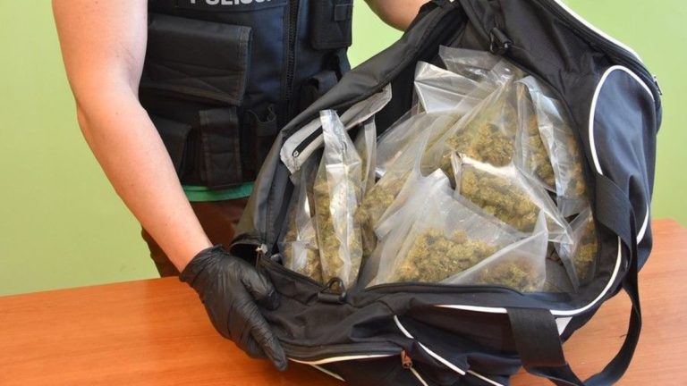 Policjanci zabezpieczyli ponad 2 kilogramy marihuany
