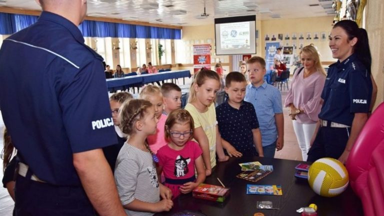 Konkurs plastyczny i policyjny kalendarz