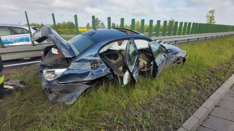 Groźnie wyglądająca kolizja… na szczęście kierowca i pasażerowie wyszli bez obrażeń