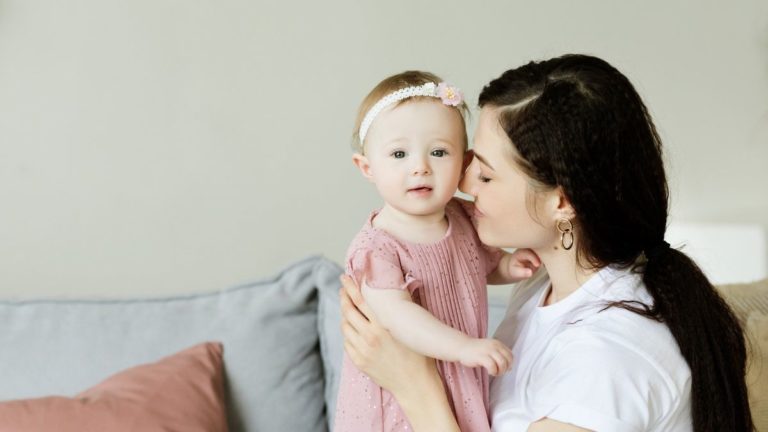 Chorobowe po macierzyńskim. O czym musi pamiętać przedsiębiorcza mama?