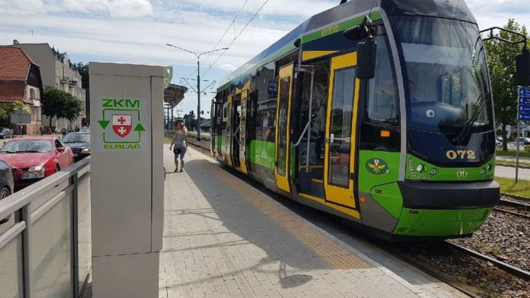 Zostaw auto na parkingu Park and Ride (P&R) i korzystaj z bezpłatnej komunikacji miejskiej.