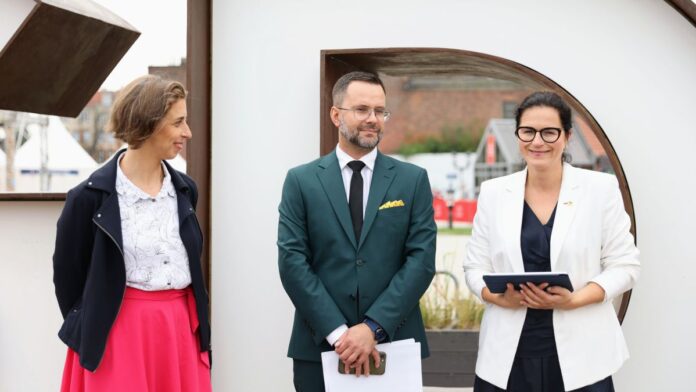 konferencja_prasowa_zapowiadajaca_nowy_rok_szkolny_2022_2023_fot_dominik_paszlinski