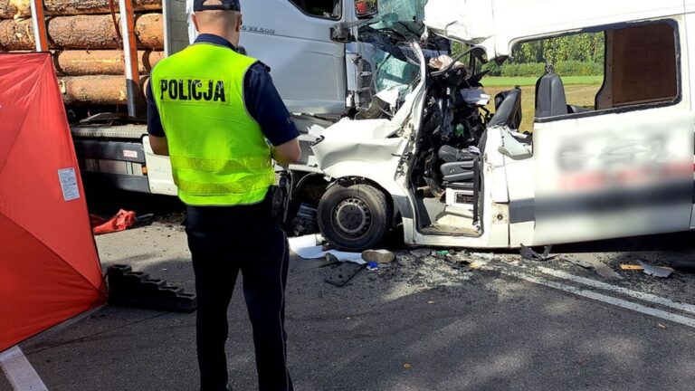 Policjanci wyjaśniają okoliczności śmiertelnego wypadku drogowego