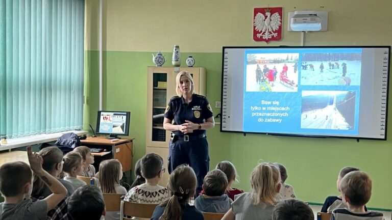 Bezpieczne ferie. Mundurowi edukują i kontrolują