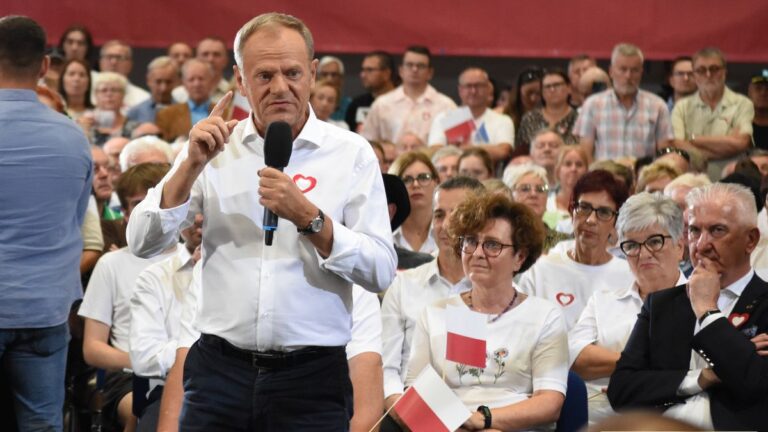 Donald Tusk nie bał się mówić o przyszłości portu w Elblągu. Prezes Jarosław Kaczyński nie powiedział ani słowa podczas swojej wizyty…