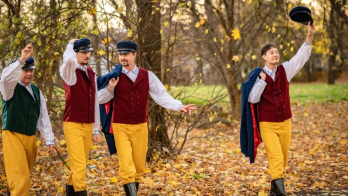 nowe_stroje_zespol_piesni_i_tanca_gdansk_mat_gak_2_