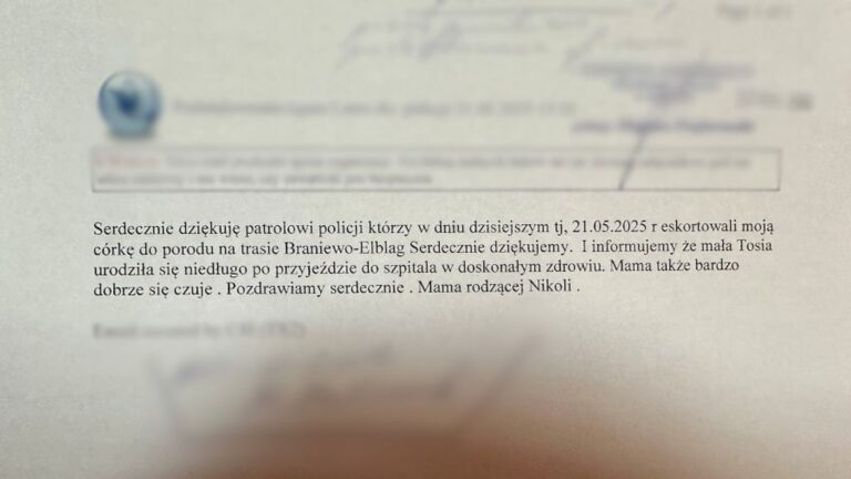 Elbląscy policjanci pomogli rodzącej kobiecie – na&nbsp;świat przyszła zdrowa Tosia
