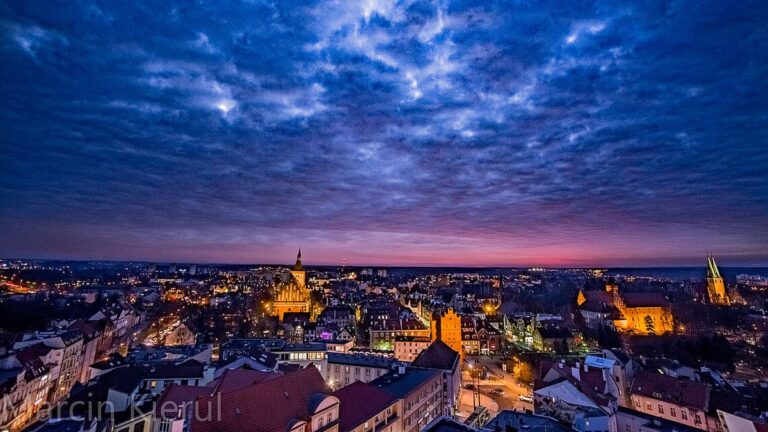 Kulisy ratusza o&nbsp;zmroku. Otwieramy się na&nbsp;Noc Muzeów