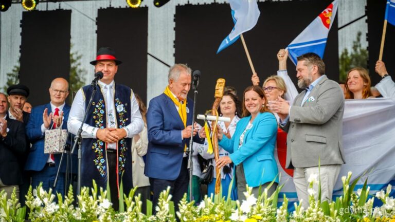 Klëka przekazana – za&nbsp;rok Światowy Zjazd Kaszubów w&nbsp;Gdyni