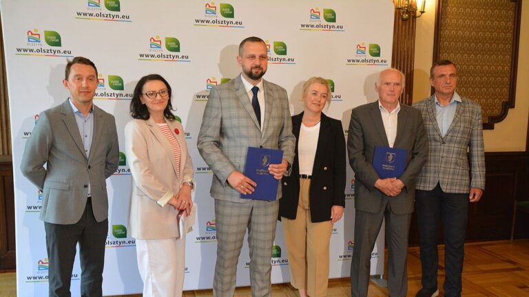 Podpisaliśmy umowy na&nbsp;termomodernizację szkół z&nbsp;KPO
