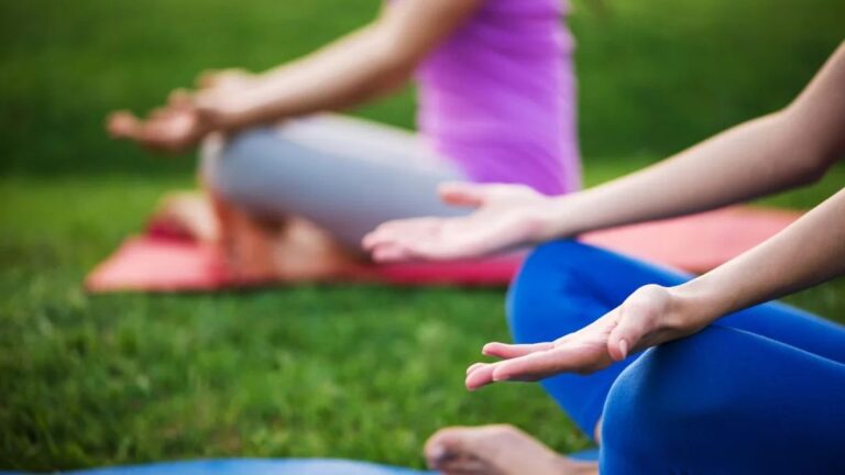 Joga w&nbsp;plenerze – odpręż się w&nbsp;Parku Dolinka