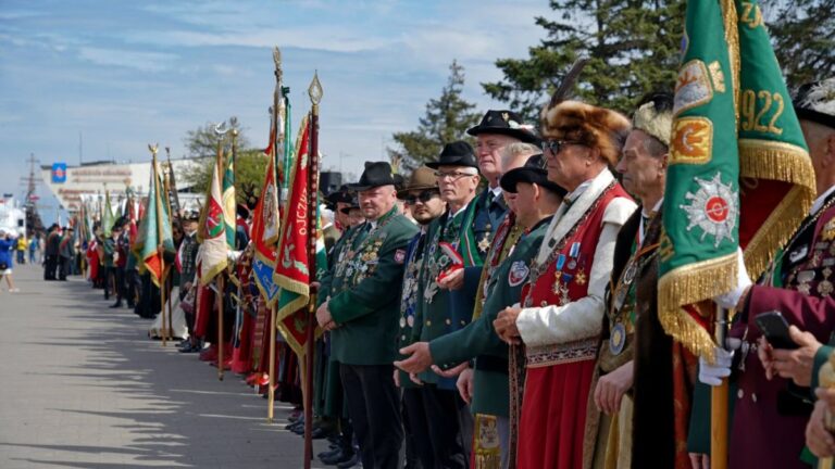 Bractwa kurkowe z&nbsp;Polski odnowiły zaślubiny z&nbsp;morzem