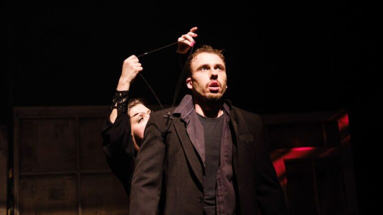Już nie&nbsp;gość, a&nbsp;kolega. Grzegorz Zinkiewicz dołączył do&nbsp;zespołu aktorskiego elbląskiego teatru.