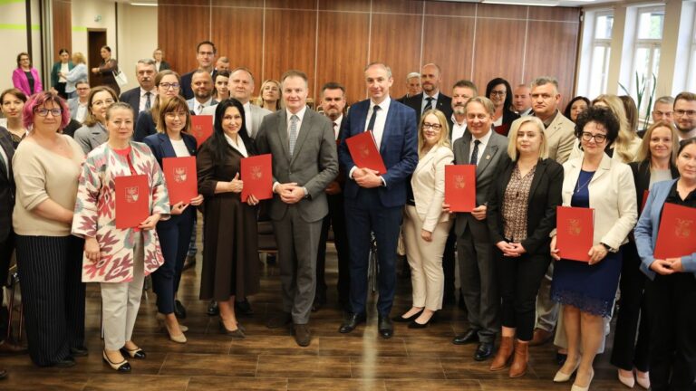 Sto ciekawych pomysłów na&nbsp;rozwój obszarów wiejskich – umowy przekazane