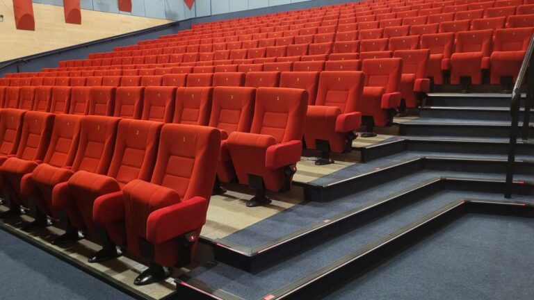 Największa sala kinowa w&nbsp;Elblągu zostanie wyposażona w&nbsp;nowe fotele