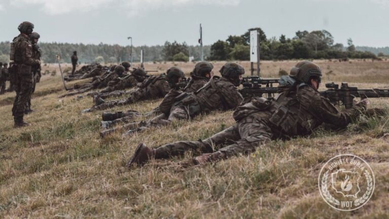 Strzały podczas burzy. Ćwiczenia terytorialsów