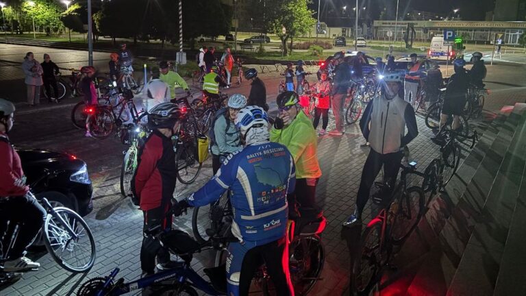 Nocny rajd otwarcia Rowerowej Stolicy Polski za&nbsp;nami