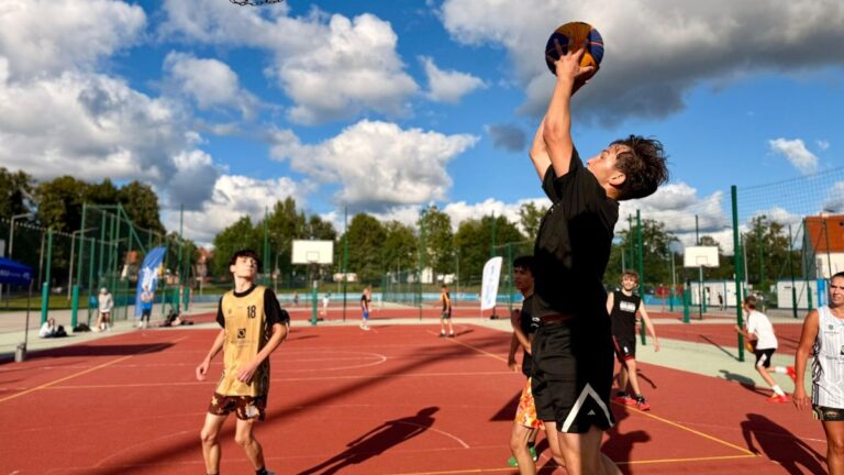 Wakacyjny turniej koszykówki 3×3 na&nbsp;Kalbarze