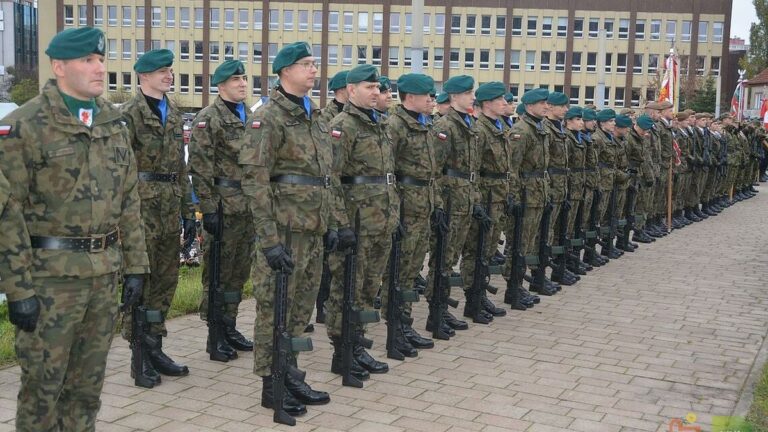 Żołnierze przemaszerują przez&nbsp;Olsztyn